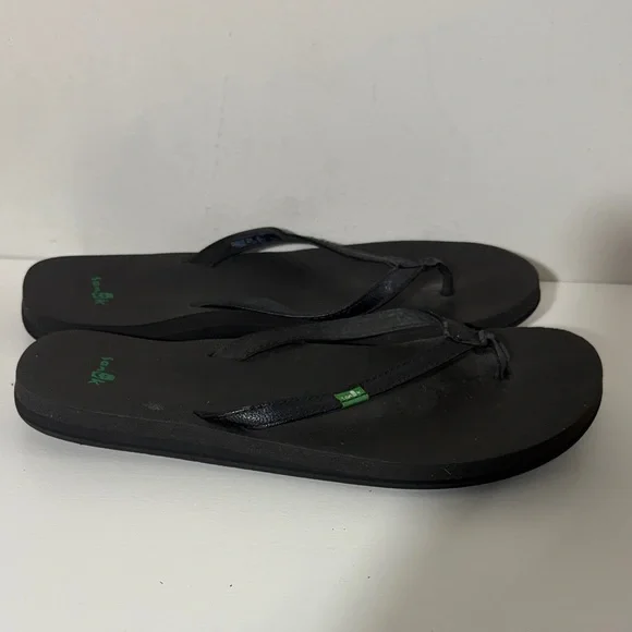 Sanuk Black Flip Flops - Picture 2 of 7